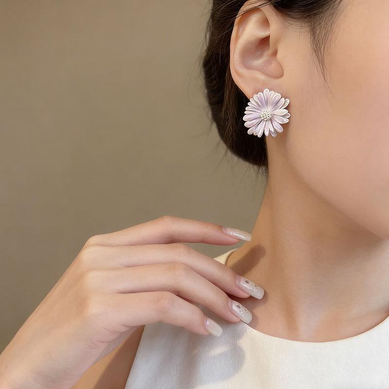 Spring and Summer Super Fairy Sweet Wind Dripping Oil Flower Stud Earrings Simple and Versatile Design Earrings Niche High-end Commuting Earrings