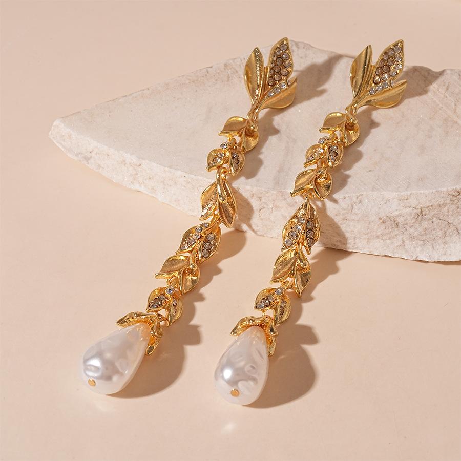 Metallic diamond-set flower leaf imitation bead silver needle earrings personalized long fringed temperament earrings