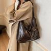 Retro fashion Spice Girl locomotive bag 2025 new shoulder women's bag soft leather messenger bag commuter tote bag
