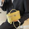 Fashionable Hand-held Small Square Bag, Women's New Style, Trendy, Simple, Stylish, High-end, Single Shoulder Crossbody Bag, Small and Compact