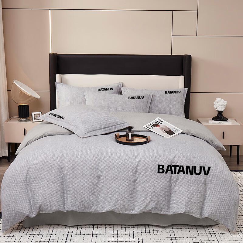 

BATANUV Misty Rain Four-Piece Bedding Set