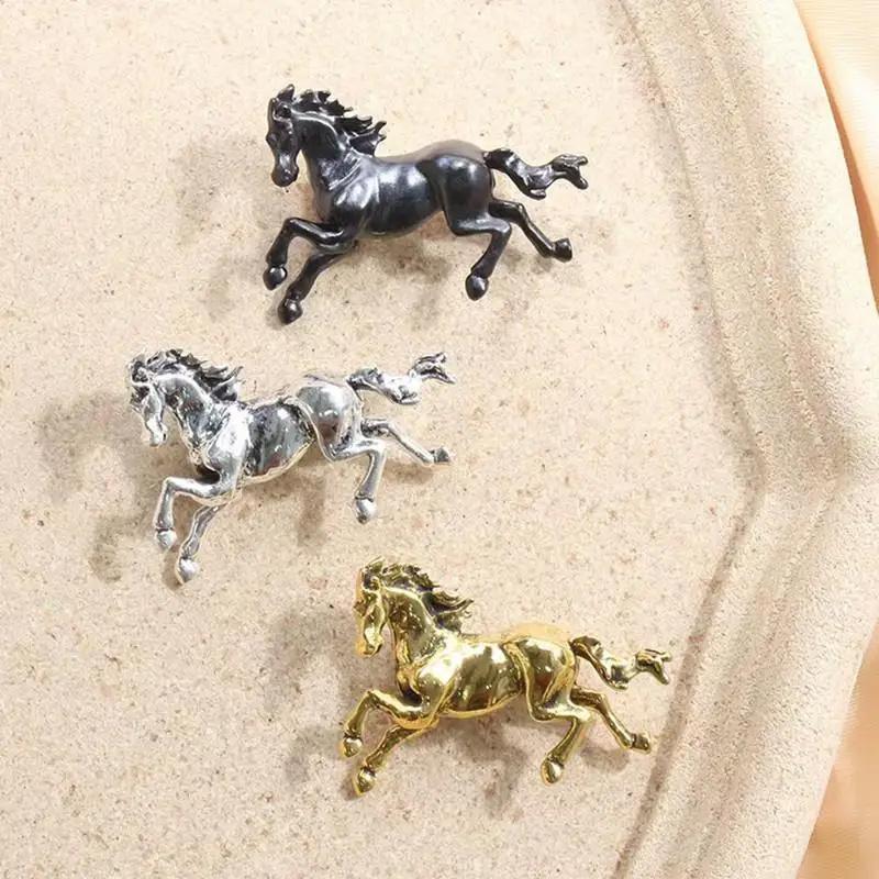 1Pc Cloth Decoration Fresh Horse Brooch Exquisite Metal Brooch Gift Zinc Alloy