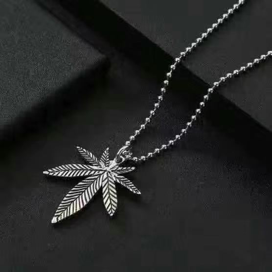 Titanium Steel Necklace Men's Trendy Brand Versatile Collarbone Chain Light Luxury Niche Design High-end Cuban Pendant Neck Chain Accessories