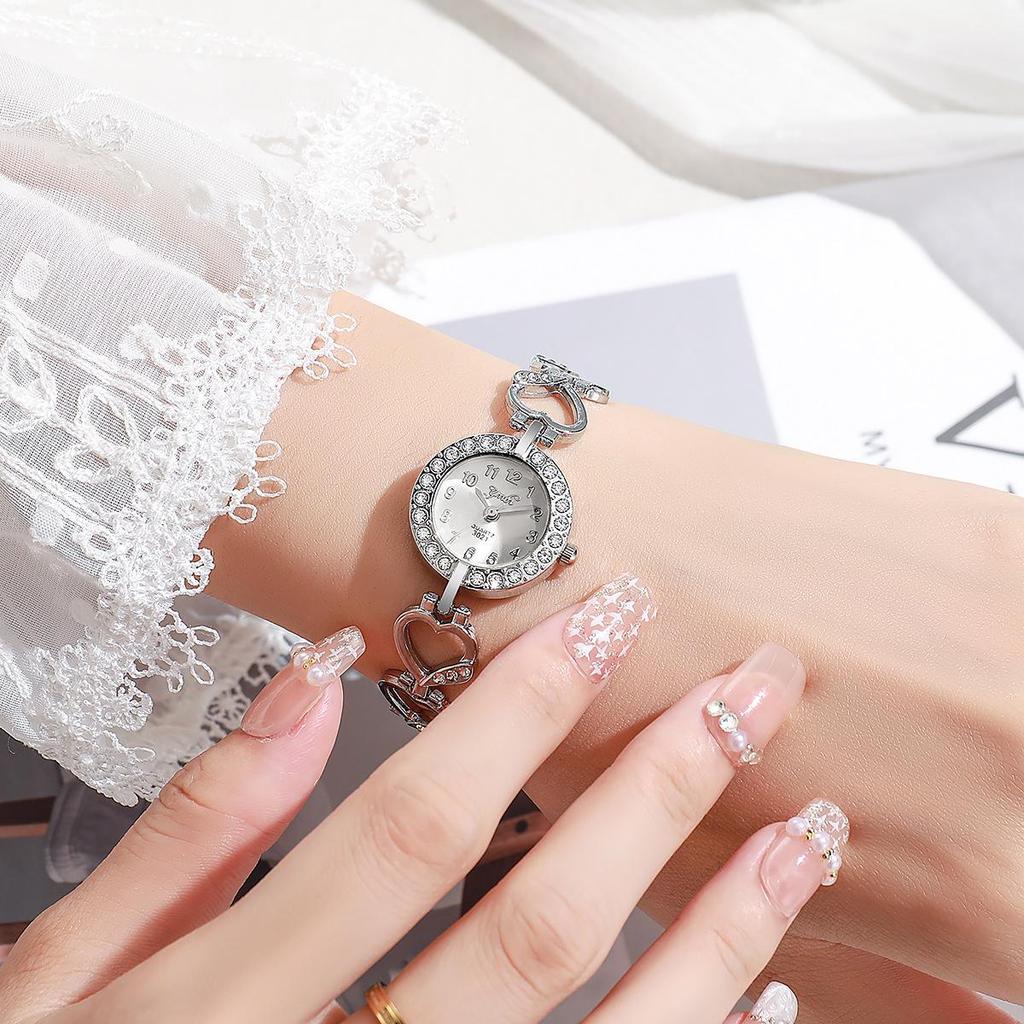 Montre Bangle à Quartz pour Dames avec Strass en Forme de Cœur Coréen - Style Fée de Mode
