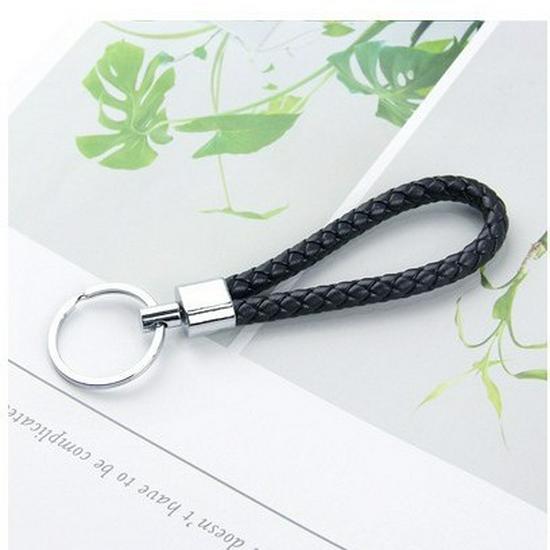 

Брелок из плетеной веревки с табличкой для номера телефона и подвеской своими руками