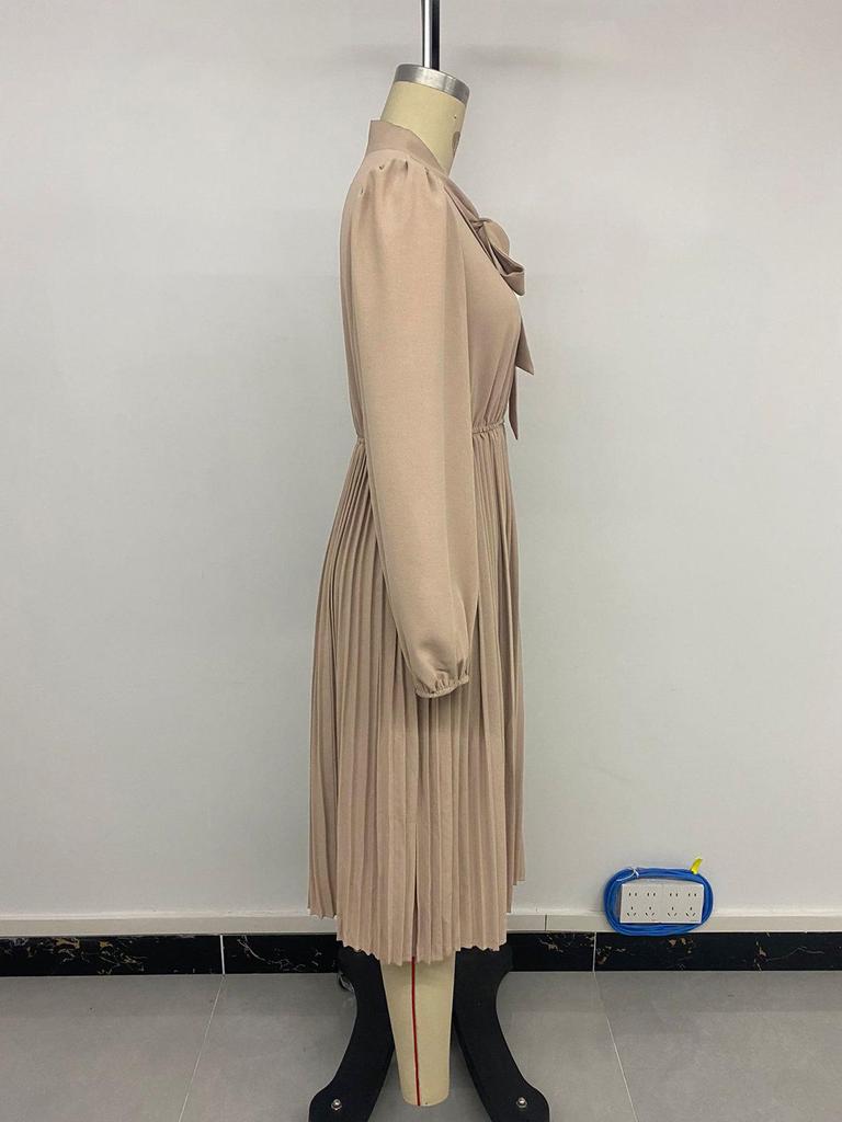 Elegant Pleated Skirt Dress with Bow Tie Collar and Puff Sleeves