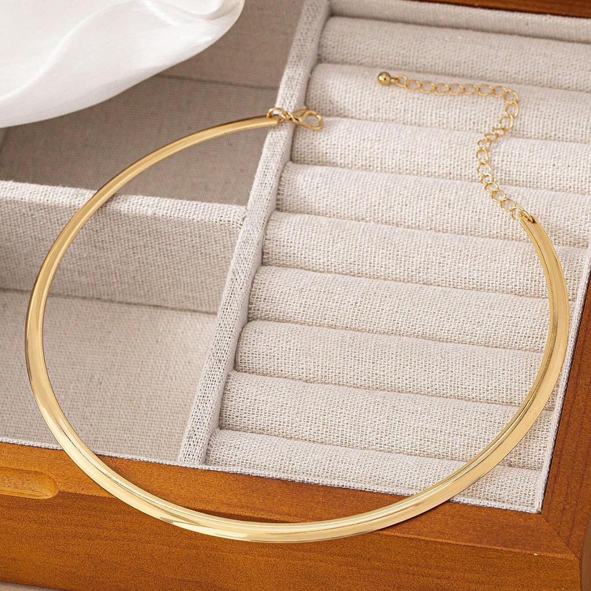 

Elegant Gold Clavicle Chain Choker: High-End Light Luxury Necklace for Women золотий