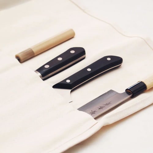 Tojiro Canvas Knife Pocket, Made In Japan, Safely Carry Knives, Holds 5 Knives, Compatible with Knives Up To Gyuto 240mm, Yodeba 240mm, Deba 165mm, Ya