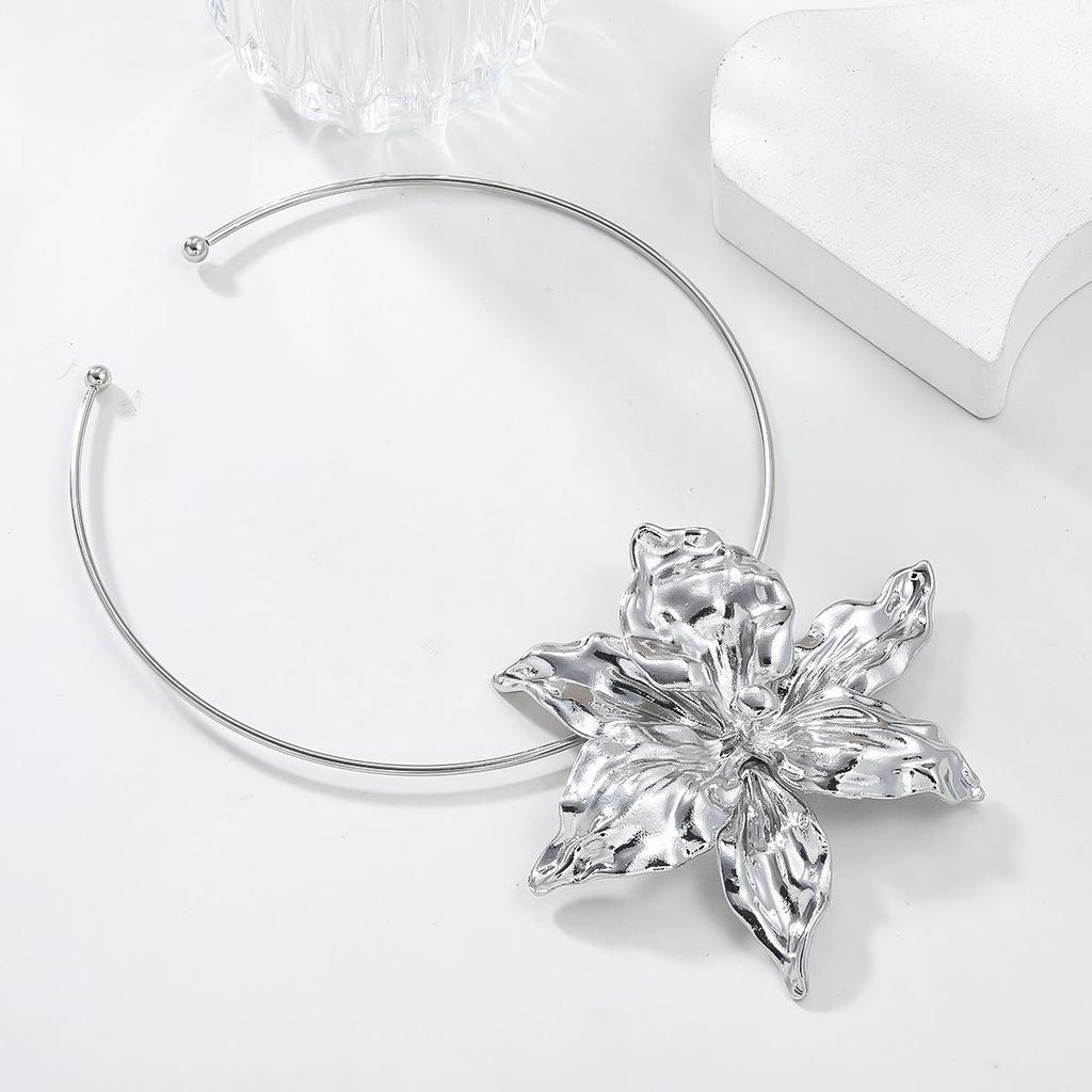 Exaggerated Flower Alloy Necklace - Trendy European/American Hip-Hop Style
