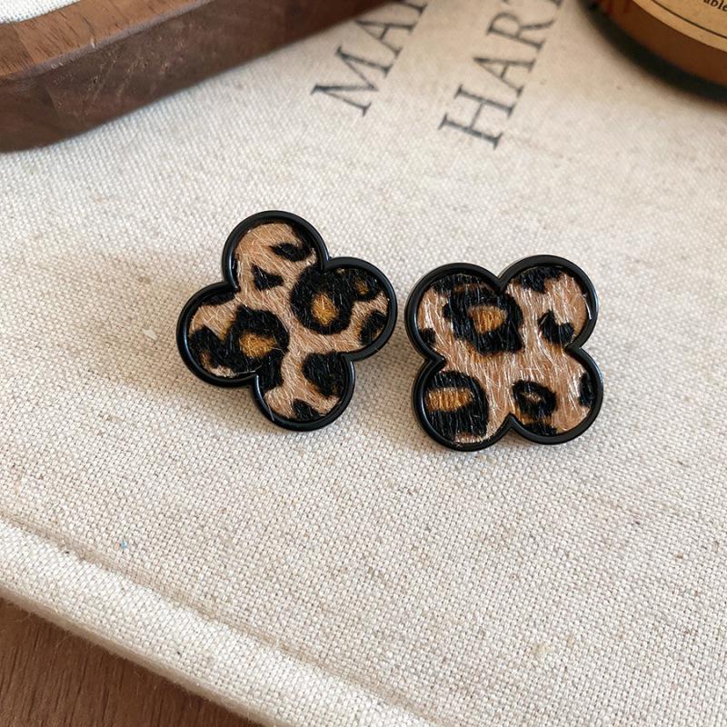 Geometric Leopard Print Heart Flower Stud Earrings - Retro & Versatile Luxury for Women
