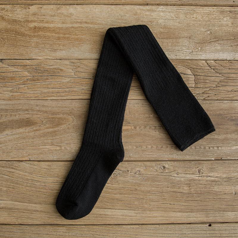 

Черные женские кашемировые утягивающие носки выше колена с бархатной подкладкой для красивых ног осенью и зимой.