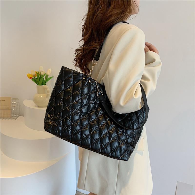 Stylish Large Capacity Tote Bag For Women Perfect For School And Daily Use