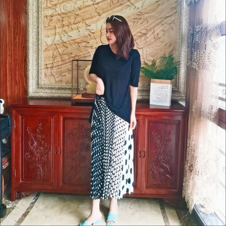 Fusta de vară cu buline plisate în stil francez pentru femei