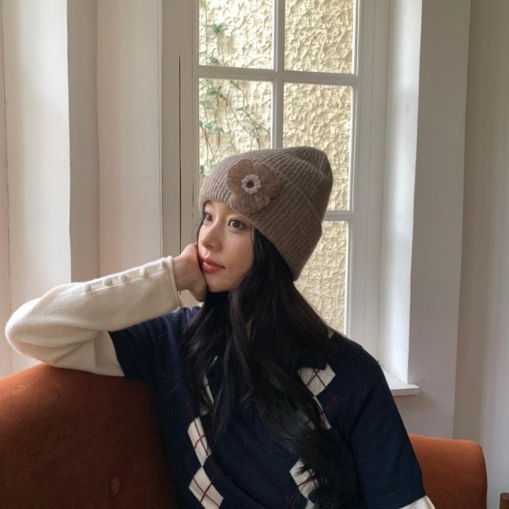 Polyester Floral Knitted Beanie Hat 56cm-58cm Circumference Handmade Beanie Outdoor Wear