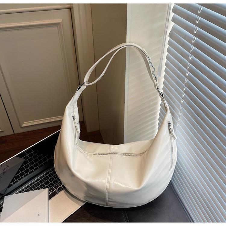 Large-capacity Dumpling-shaped Fashionable Shoulder Bag for Casual Commuting and Underarm Carrying