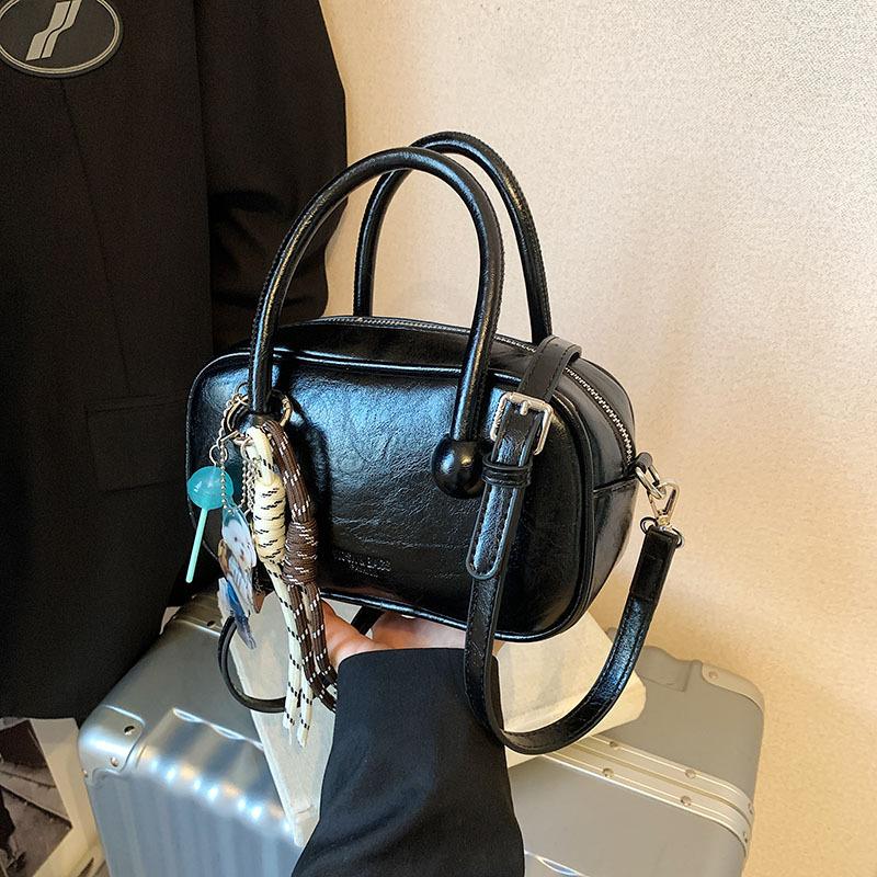 Hand-held bowling bag 2025 new fashion simple shoulder bag high-end niche women's bag