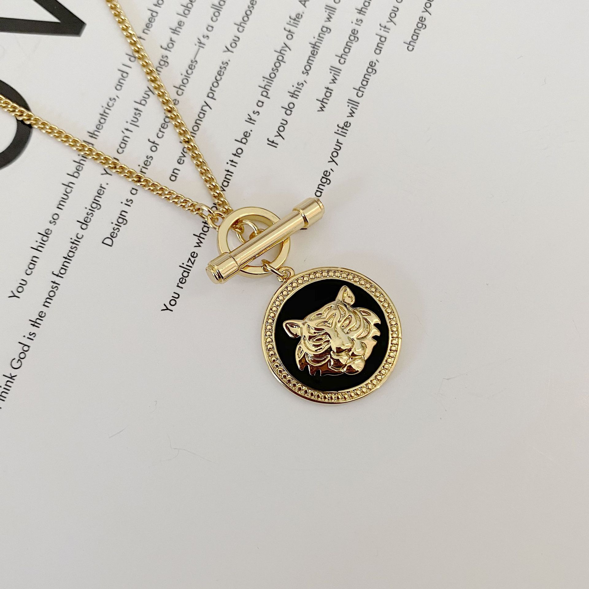 

Год Тигра Новогоднее ожерелье с медным покрытием из настоящего золота, эмалевой глазурью и инкрустацией головы тигра, модное колье для пригородных поездок