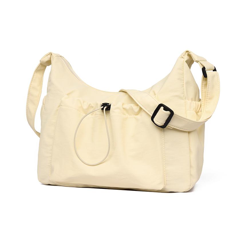 Stilvolle Damen Crossbody-Tasche mit Zugband Modische Umhängetasche mit sicherem Reißverschluss & dekorativem Anhänger