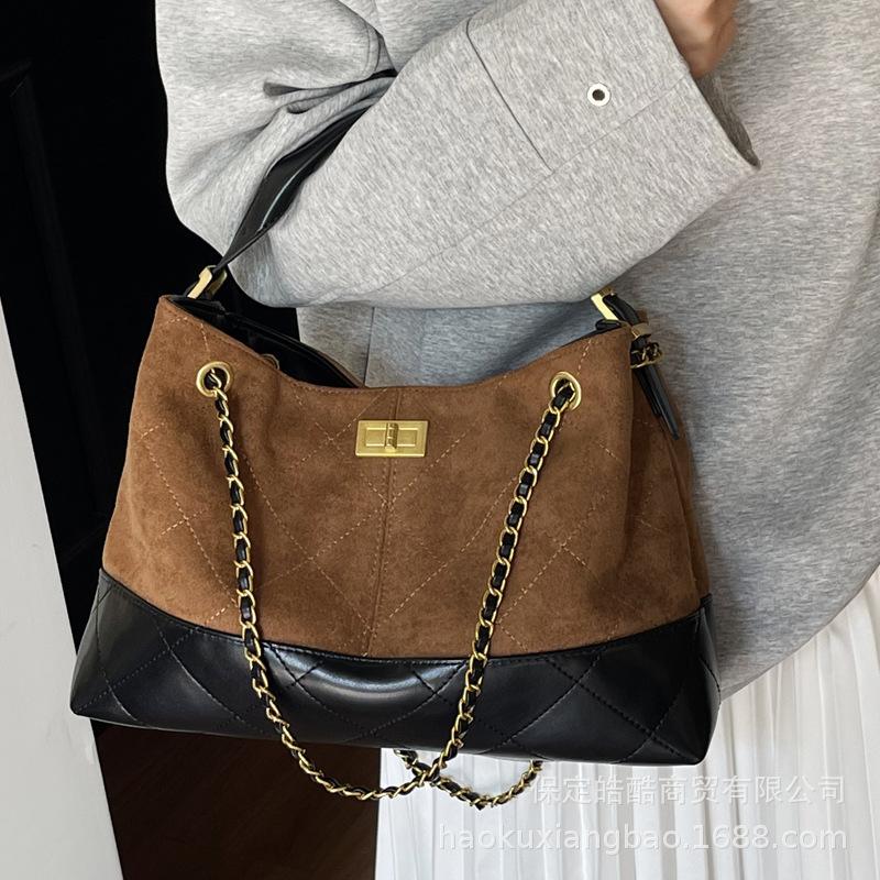 Popular Bucket Bag Women's Autumn and Winter 2025 New High-end Diamond Chain Bag Fashionable Versatile Shoulder Messenger Bag