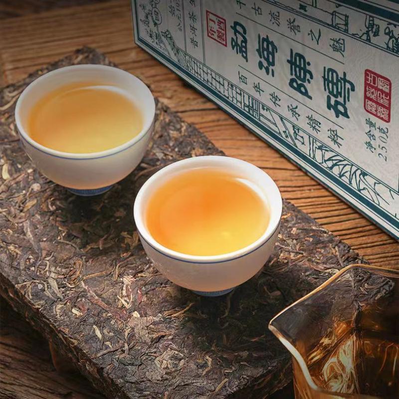 250g Yunnan Puerh Surový Čaj Cihla 2018 Menghai Pu-erh Shengcha Starý Strom Pu'er Čaj