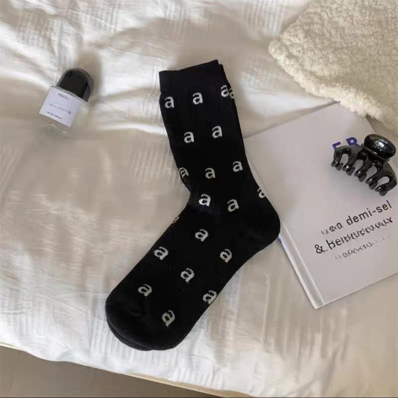 

Тонкие гольфы до середины икры для женщин, весенне-летние носки с надписями, модные носки, черно-белые простые носки из хлопка 1 pair чёрный