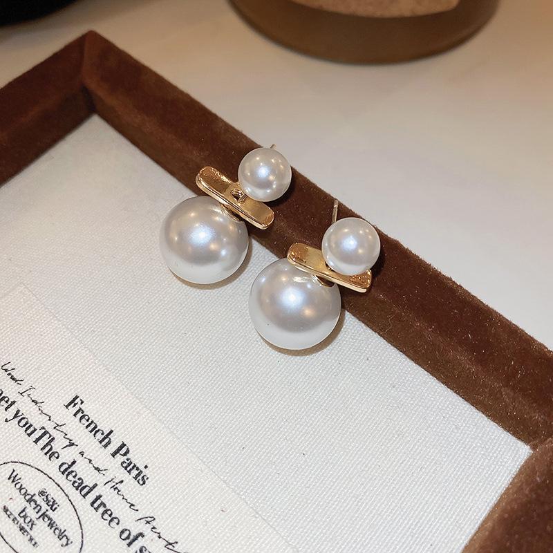 Korean temperament geometric zircon pearl earrings, stud earrings, fashionable and exquisite earrings, design sense niche