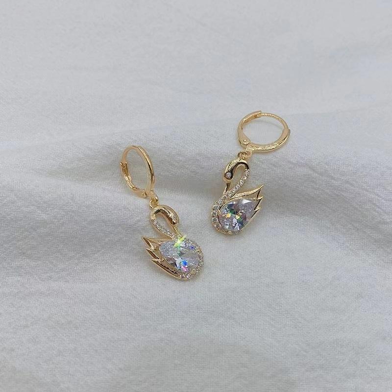 Luxurious and Elegant Golden Swan Earrings, Dazzling, Synthetic Crystal, Suitable for Daily Wear, Parties and Gifts
