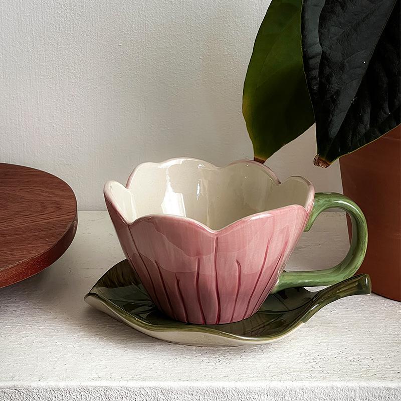 

Coffee Cup Tulip Flower Personal Irregular Hand-painted Ceramic Mug Saucer Delicate Fashion Light Luxury Cup Saucer Decoration 320ml рожевий