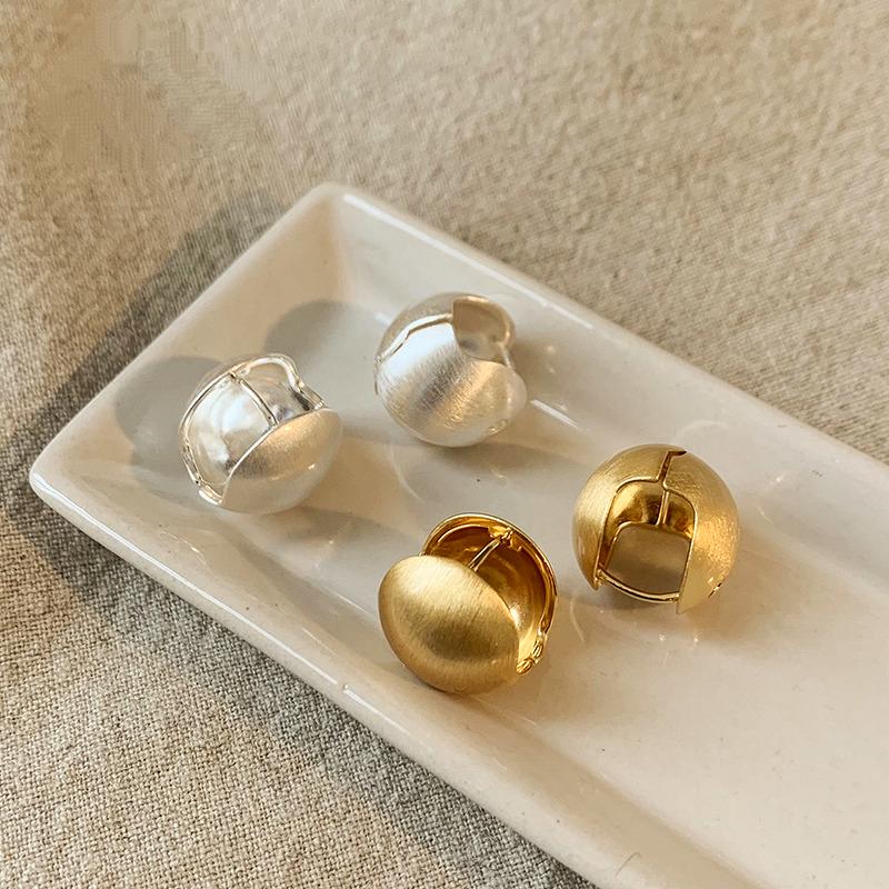 Vintage Exaggerated French Hoop Earrings Luxurious High-End Feel Matte Gold Color Beans Banquet Jewelry Gifts