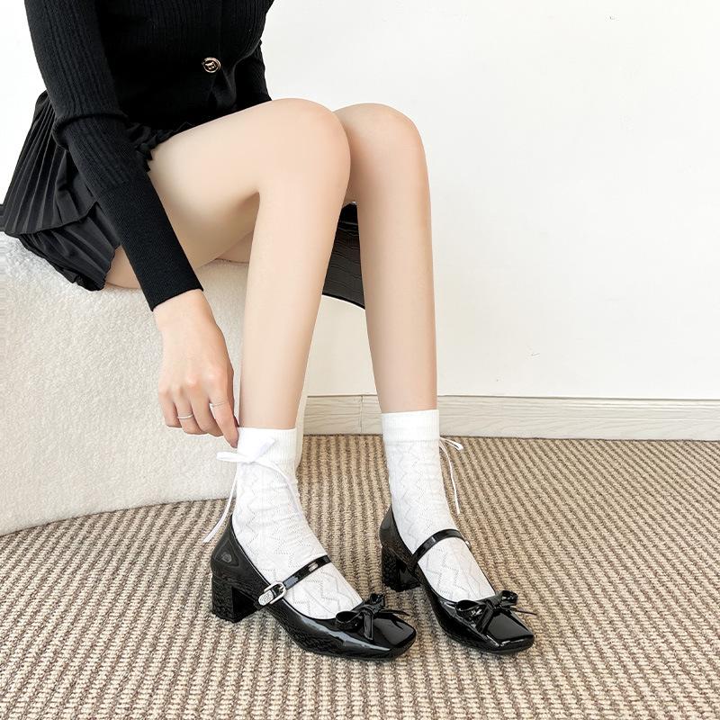 

Лакированная кожа квадратный носок толстый каблук Мэри Джейн маленькие кожаные туфли мягкая подошва не устают ноги бант красные туфли одинарные туфли средний каблук 34 чёрный