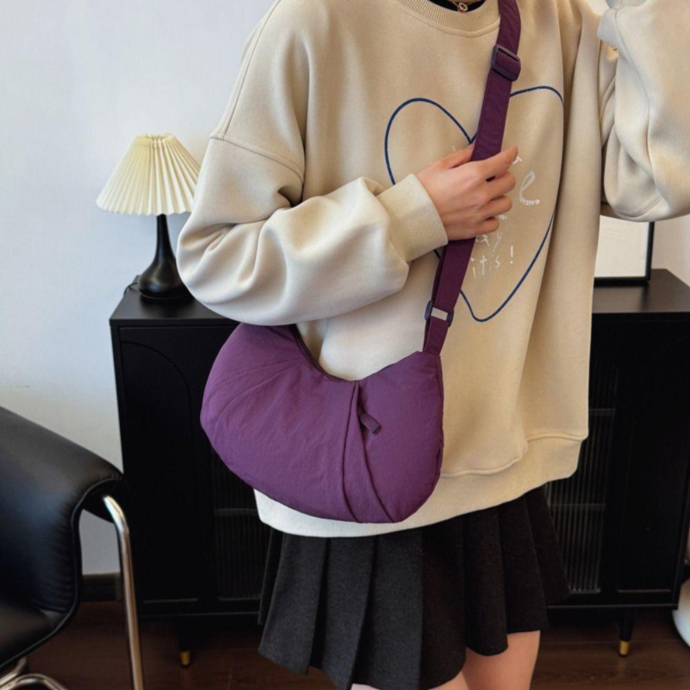 Korean Style Nylon Shoulder Bag Lightweight Sports Messenger Bag Zipper Dumpling Bag Male/Female