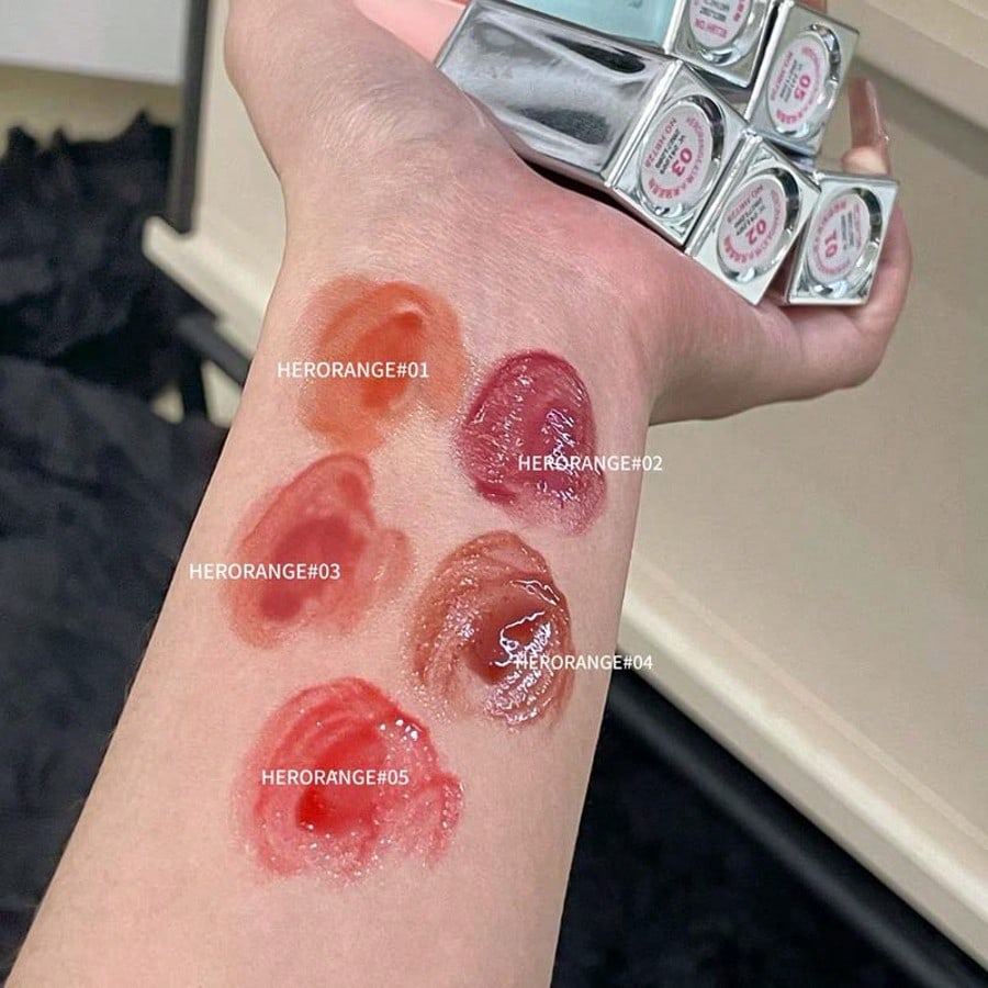 Herorange Mirror-Shine Lip Gloss, Moisturizing and Non-Sticky, Comes in a Variety of Colors, Suitable for Both Men and Women, Perfect for Holiday