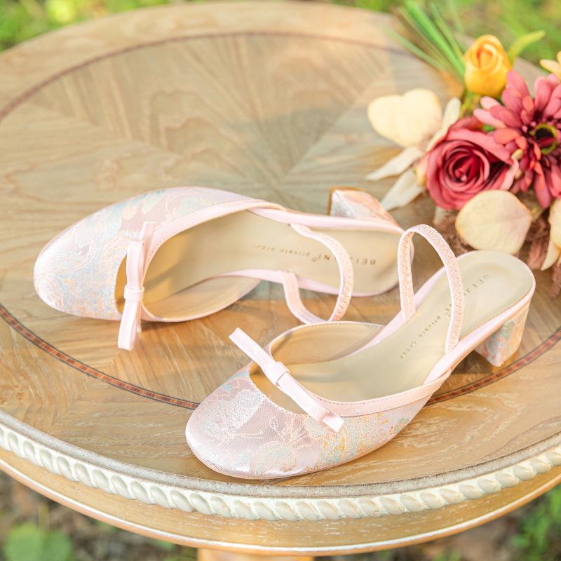 New Chinese embroidered round head sandals for women wearing high heels, thick heels, sheepskin, elastic band slippers summer