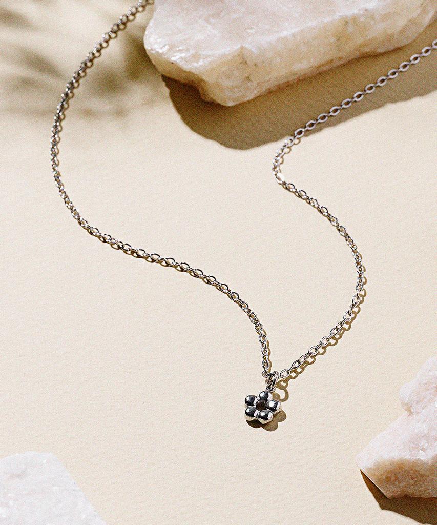 Jbans Classic Donut Flower Pendant Chain Necklace (C2601-An988_Sv)