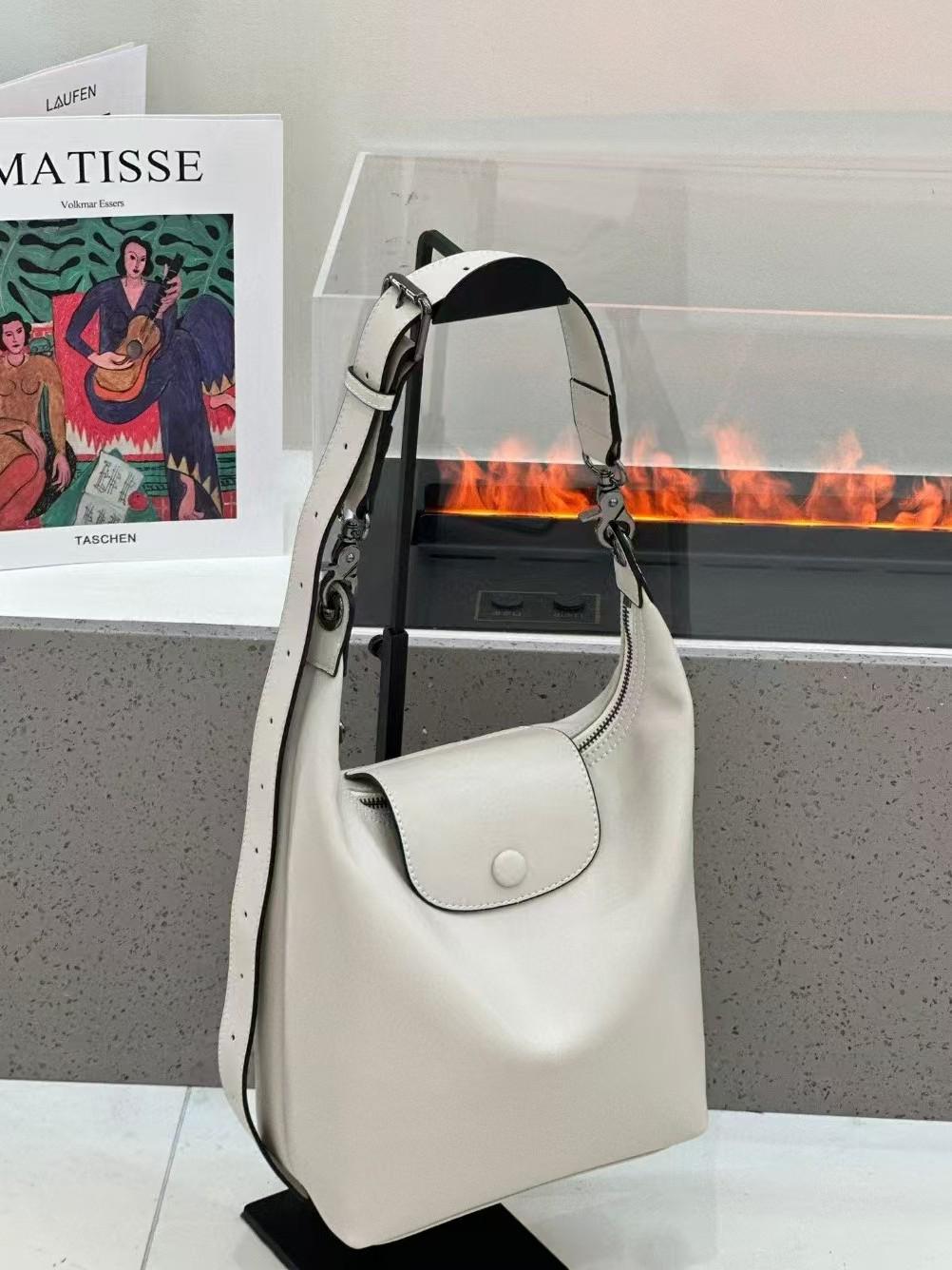 

New 2025 Dragon Hobo Dumpling Bag - Premium Cowhide, Versatile Crossbody & Shoulder Design 21cm long, 11cm base width, 34cm high коричневий
