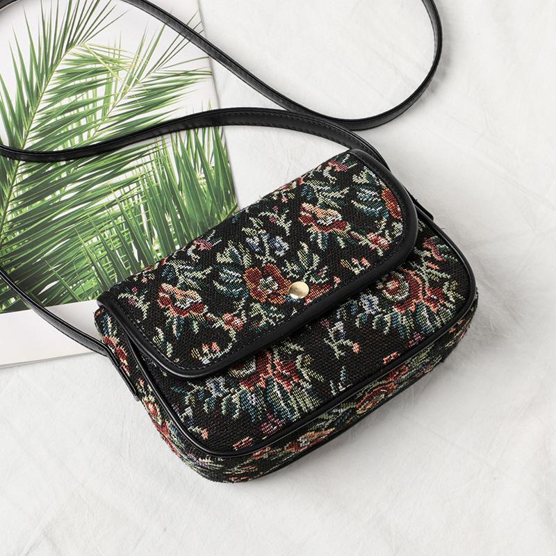 

Yogodlns Высококачественные женские сумки через плечо Новые ретро сумки-мессенджеры с цветами Женские маленькие квадратные сумки на одно плечо 19x5.5x13.5cm коричневый