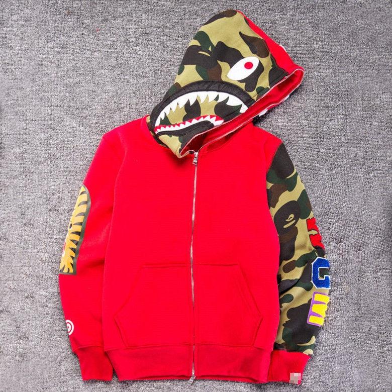 Sweat à capuche zippé tendance camouflage requin pour hommes et femmes, confectionné dans un tissu confortable en mélange de coton.