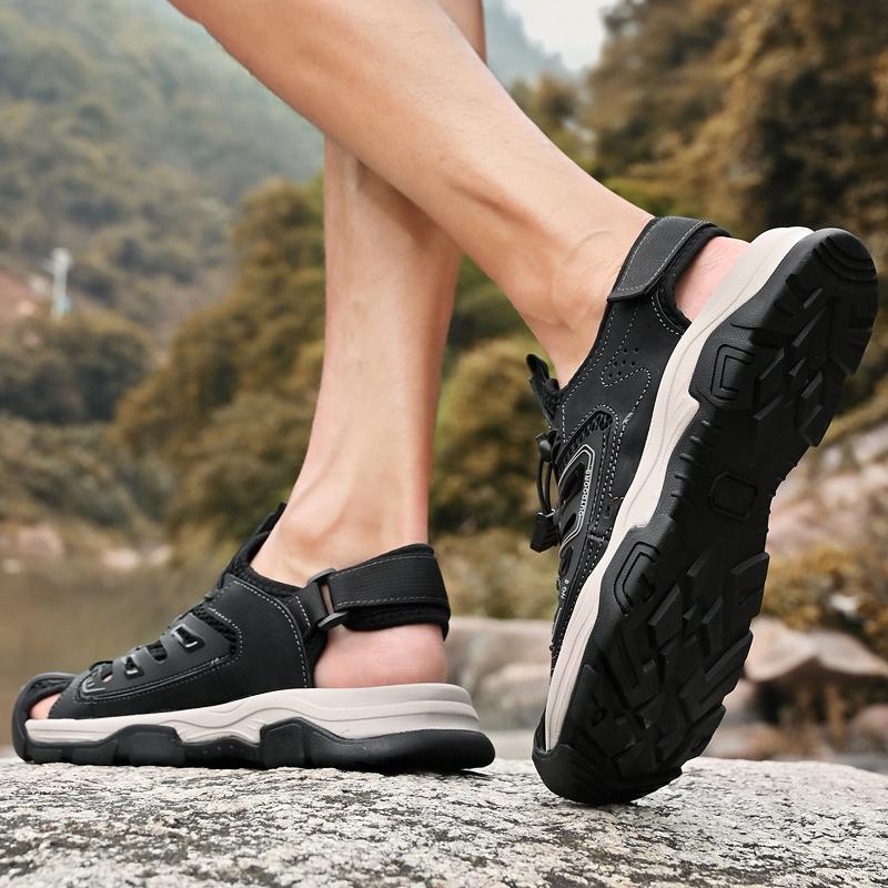 New Men Outdoor Lightweight Walking Shoes Breathable Soft Flats Male Slippers Summer Leather Beach Shoes Comfy Toe Wrap Sandals