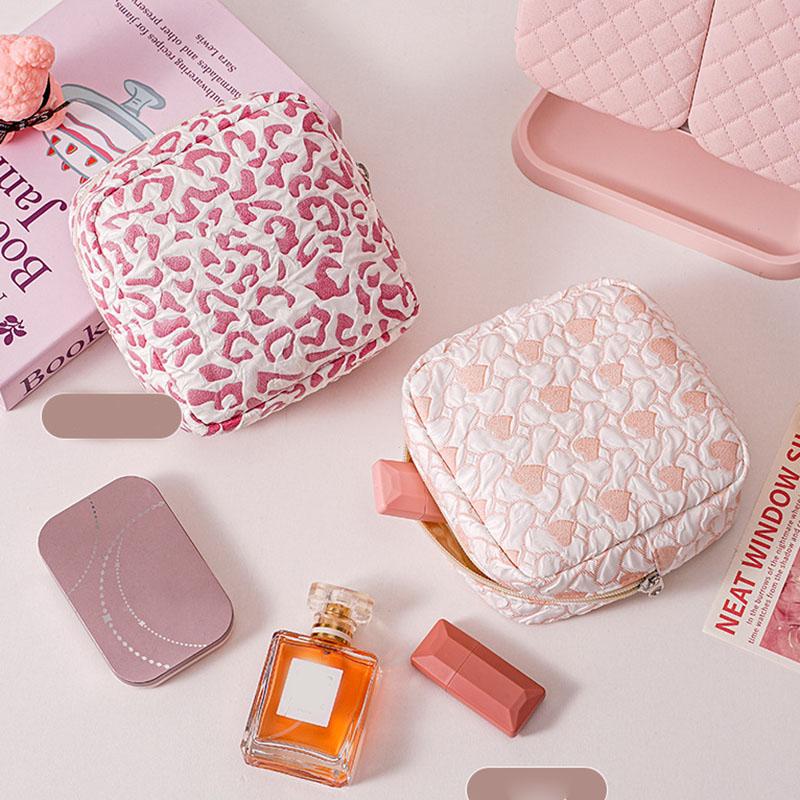 Heart Pattern Sanitary Pads Bag Large Zipper Heart Style Cosmetic Makeup Bag Cute Portable Lipstick Makeup Case Organizer Bags