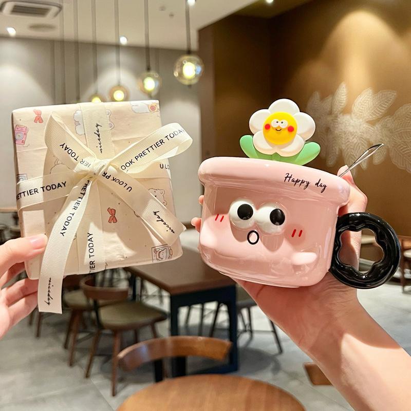 Give girlfriends birthday gifts, cute girls' souvenirs, flower-shaped ceramic mugs with lids, practical gifts