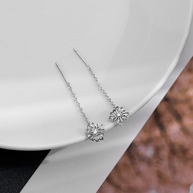 Banyan Tree S925 Silver Daisy Earrings: Simple, Trendy Flower Design for Women (2022)