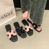 Zapatillas de mujer para exterior 2025 verano nuevas zapatillas planas de una palabra con pedrería Baidu casual para exterior sandalias de playa