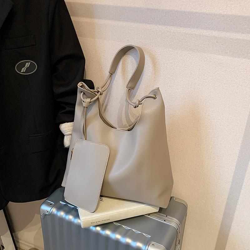 

Ретро сумка-тоут женская новая осенне-зимняя популярная большая вместительная сумка через плечо нишевый дизайн сумка для поездок на работу серый