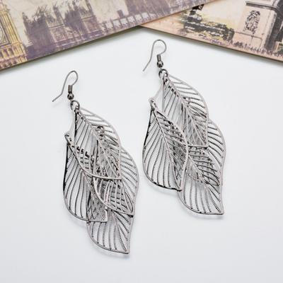 1 Pair Lady Dangle Earrings Stainless Exquisite Curled Edge Hollow Out Leaf