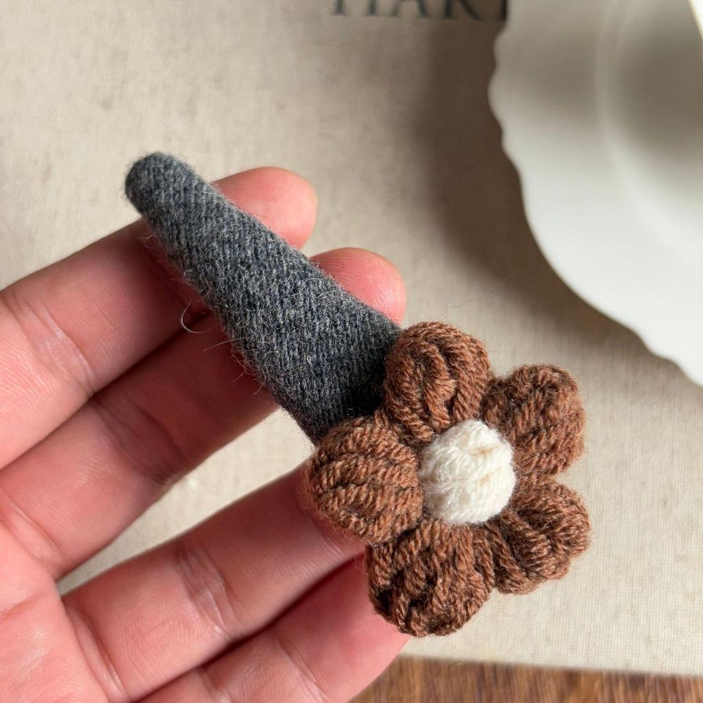 Autumn/Winter Forest-Style Knitted Flower Hair Clip for Bangs
