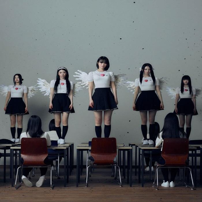 LE SSERAFIM - UNFORGIVEN (Compact Ver./Random Ver.) +2 Gift