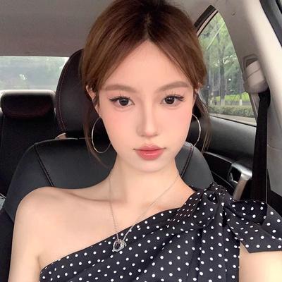 Y2K Millennial Babes Süße Coole Silberne Übertriebene Schlichte Ringohrringe Übergroße Ohrringe Damen Einfache Leichte Luxus High-End Ohrringe