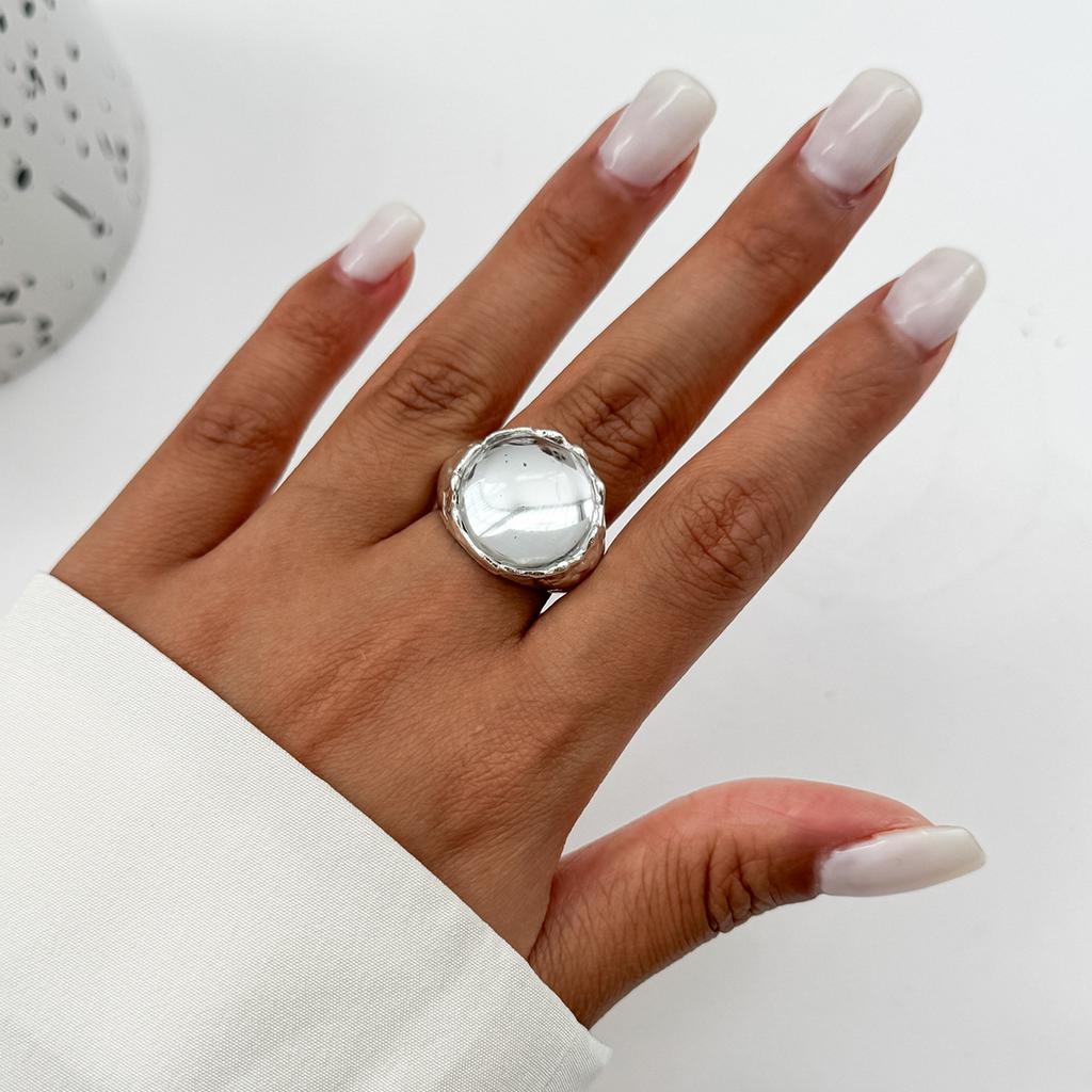 Luxury Style Colorful Acrylic Rhinestone Gem Ring Metallic Textured Pleated Open Band Ring For Women INS Daily Elegant Statement Hand Jewelry