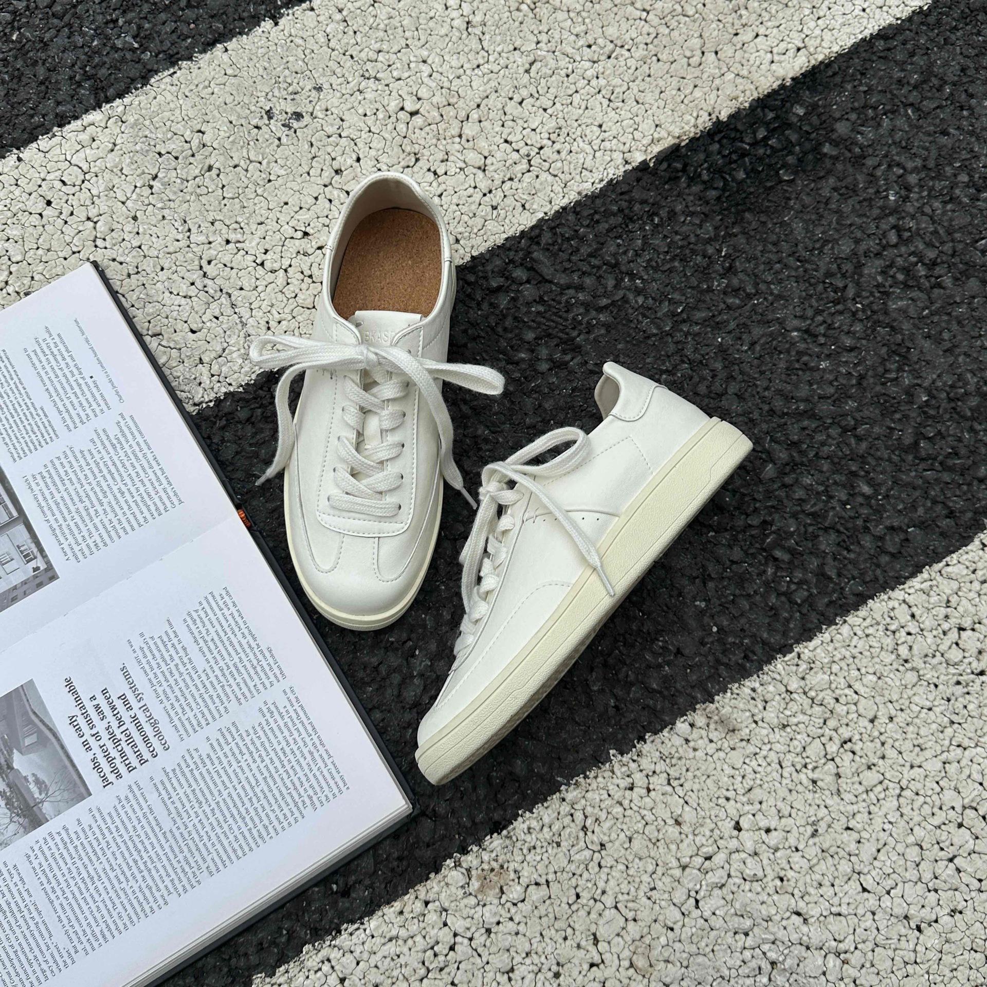 

Ретро гигантские мягкие восковые удобные дышащие универсальные плоские белые туфли модные с круглым носком минималистичные на шнуровке туфли Форреста Гампа немецкие тренировочные с 35 белый