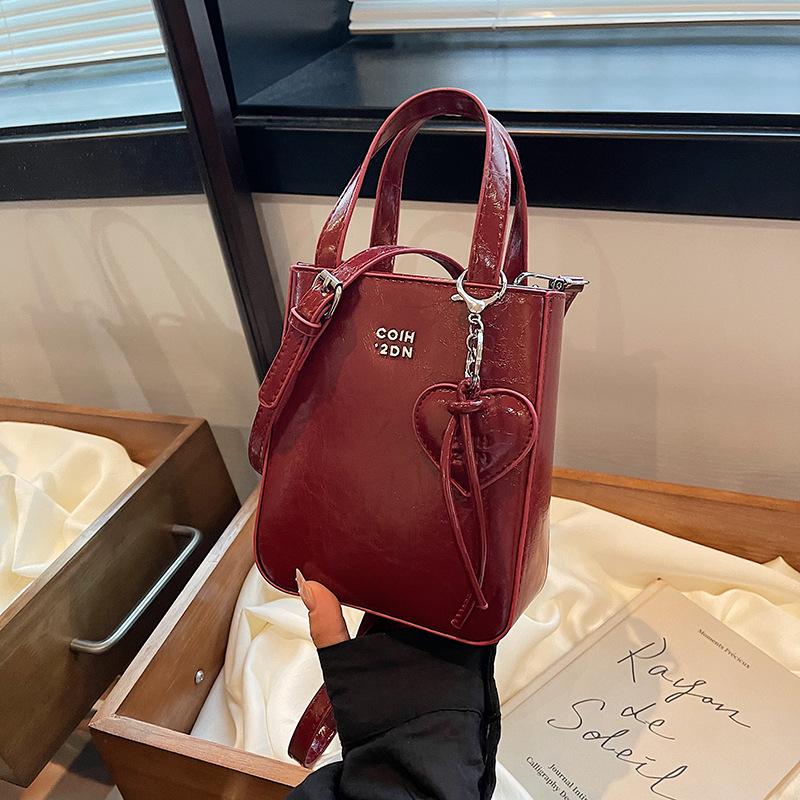 Crossbody bag women 2025 new bag summer versatile shoulder portable small square bag this year popular work small bag